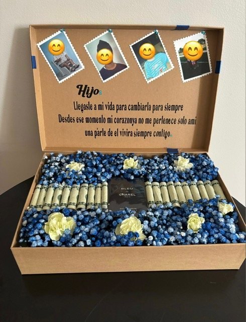 Caja sorpresa con rosas azules, fotos y un mensaje dedicado a un hijo
